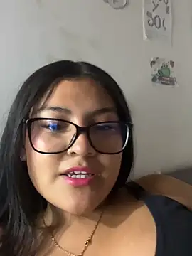 Snapshot of Launx18 chatting on 03-05-26, 04:19 Launx18 online show from 03-05-26, 04:19