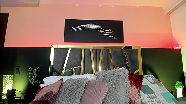 Snapshot of ScarletTorres chatting on 12-19-25, 03:30 ScarletTorres online show from 12-19-25, 03:30