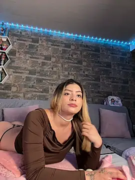 Snapshot of Melissa_coll chatting on 02-17-26, 04:53 Melissa coll online show from 02-17-26, 04:53