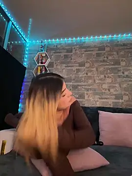 Snapshot of Melissa_coll chatting on 03-06-26, 04:53 Melissa coll online show from 03-06-26, 04:53