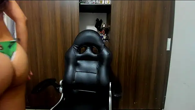 Snapshot of miss_bigcockts chatting on 11-30-25, 09:08 miss bigcockts online show from 11-30-25, 09:08