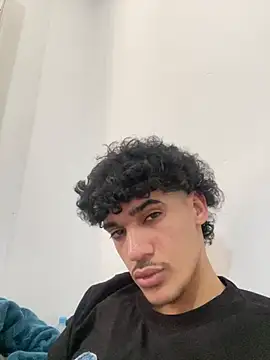 Snapshot of BbbAlilo chatting on 04-10-26, 12:54 BbbAlilo online show from 04-10-26, 12:54