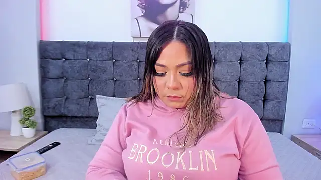 isabella horney  online show from 09-29-25, 08:02