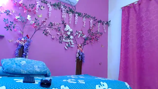 skinnybarbie022 online show from 04-24-26, 12:35