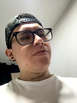 Snapshot of Kurtxxx22 chatting on 11-07-25, 05:07 Kurtxxx22 online show from 11-07-25, 05:07