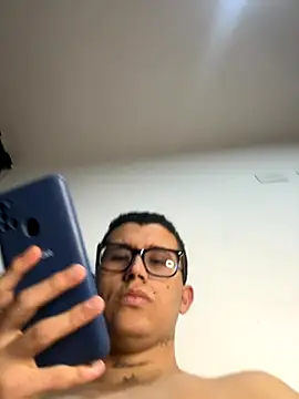 Snapshot of Kurtxxx22 chatting on 11-10-25, 02:54 Kurtxxx22 online show from 11-10-25, 02:54