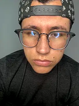 Snapshot of Kurtxxx22 chatting on 11-14-25, 06:39 Kurtxxx22 online show from 11-14-25, 06:39