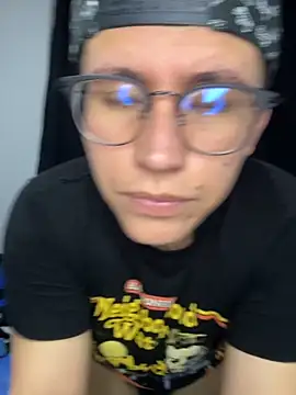 Snapshot of Kurtxxx22 chatting on 11-17-25, 01:55 Kurtxxx22 online show from 11-17-25, 01:55