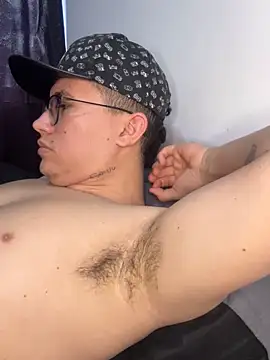 Snapshot of Kurtxxx22 chatting on 12-13-25, 07:53 Kurtxxx22 online show from 12-13-25, 07:53