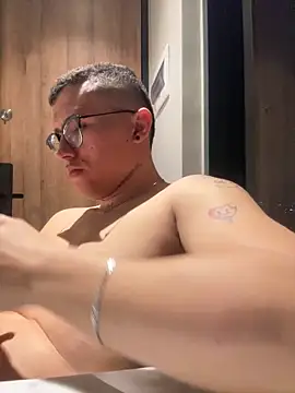 Snapshot of Kurtxxx22 chatting on 12-21-25, 06:20 Kurtxxx22 online show from 12-21-25, 06:20