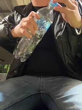 Snapshot of Kurtxxx22 chatting on 02-12-26, 01:44 Kurtxxx22 online show from 02-12-26, 01:44