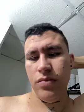 Snapshot of Kurtxxx22 chatting on 02-21-26, 12:44 Kurtxxx22 online show from 02-21-26, 12:44