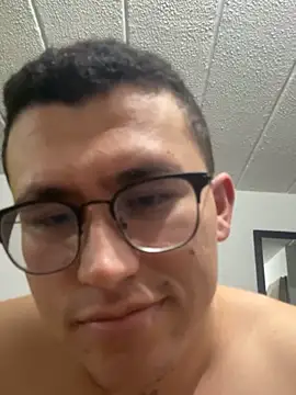 Snapshot of Kurtxxx22 chatting on 03-01-26, 01:18 Kurtxxx22 online show from 03-01-26, 01:18