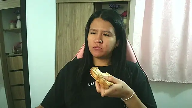 Oliviawatson1 online show from 11-20-25, 01:00