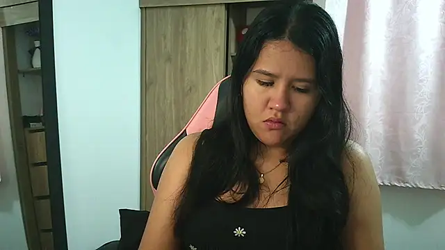 Oliviawatson1 online show from 12-04-25, 01:09