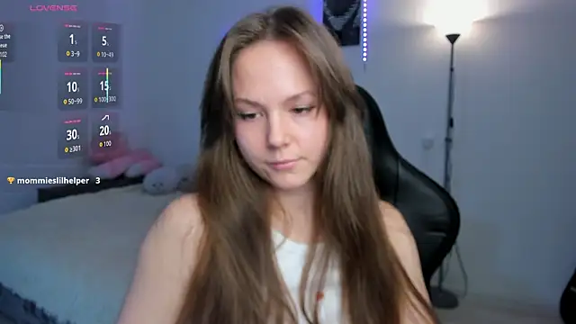 Snapshot of cute_little_ass chatting on 10-19-25, 01:01 cute little ass online show from 10-19-25, 01:01