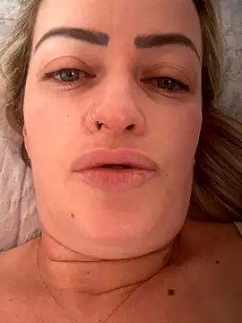 Snapshot of Alerquinasc chatting on 10-31-25, 12:06 Alerquinasc online show from 10-31-25, 12:06