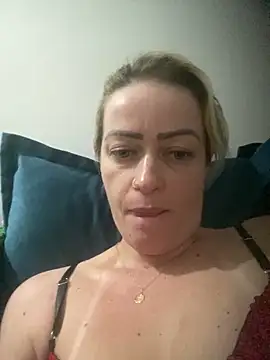 Snapshot of Alerquinasc chatting on 11-18-25, 05:23 Alerquinasc online show from 11-18-25, 05:23