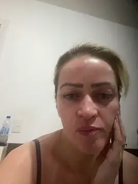 Snapshot of Alerquinasc chatting on 11-27-25, 07:32 Alerquinasc online show from 11-27-25, 07:32