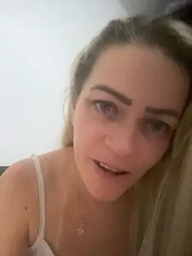 Snapshot of Alerquinasc chatting on 11-28-25, 08:50 Alerquinasc online show from 11-28-25, 08:50