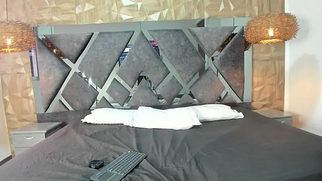 Selene  Lopez  online show from 04-15-26, 09:26