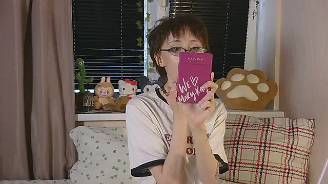 Snapshot of NextVibe_ chatting on 07-14-26, 04:45 NextVibe online show from 07-14-26, 04:45