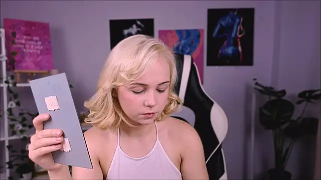 Charlotte Colinss online show from 10-06-25, 03:26