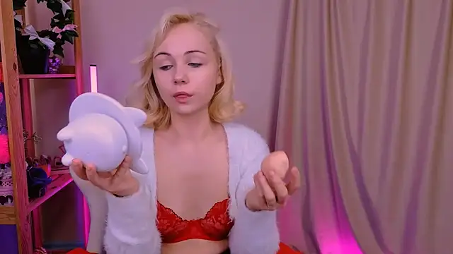 Charlotte Colinss online show from 10-07-25, 03:36