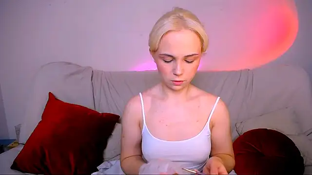 Charlotte Colinss online show from 02-16-26, 03:57