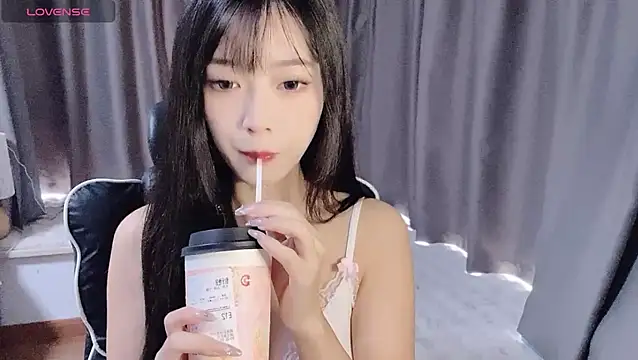 Snapshot of Cicicici-cc chatting on 09-26-25, 02:15 Cicicici-cc online show from 09-26-25, 02:15