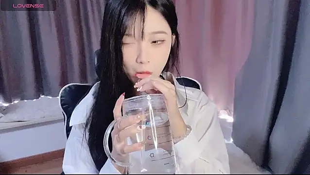 Snapshot of Cicicici-cc chatting on 10-24-25, 02:41 Cicicici-cc online show from 10-24-25, 02:41