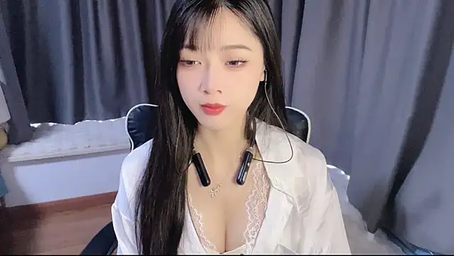 Snapshot of Cicicici-cc chatting on 10-30-25, 02:24 Cicicici-cc online show from 10-30-25, 02:24