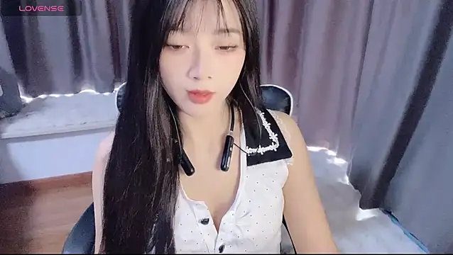 Snapshot of Cicicici-cc chatting on 11-04-25, 02:43 Cicicici-cc online show from 11-04-25, 02:43