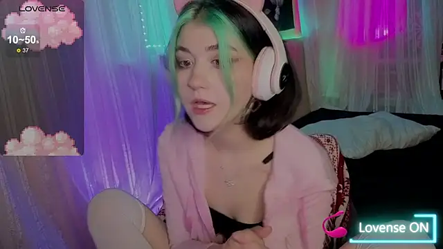 Snapshot of Miko_Meow chatting on 12-20-25, 12:29 Miko Meow online show from 12-20-25, 12:29