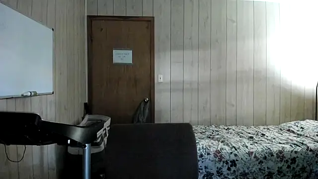 Snapshot of NaturalBeautyQueen chatting on 09-28-25, 01:16 NaturalBeautyQueen online show from 09-28-25, 01:16