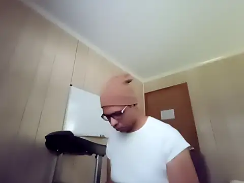 Snapshot of NaturalBeautyQueen chatting on 09-30-25, 01:38 NaturalBeautyQueen online show from 09-30-25, 01:38