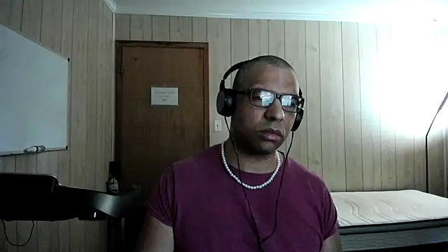 Snapshot of NaturalBeautyQueen chatting on 10-03-25, 12:24 NaturalBeautyQueen online show from 10-03-25, 12:24