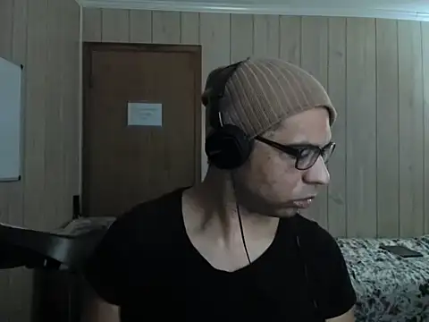 Snapshot of NaturalBeautyQueen chatting on 10-27-25, 07:40 NaturalBeautyQueen online show from 10-27-25, 07:40