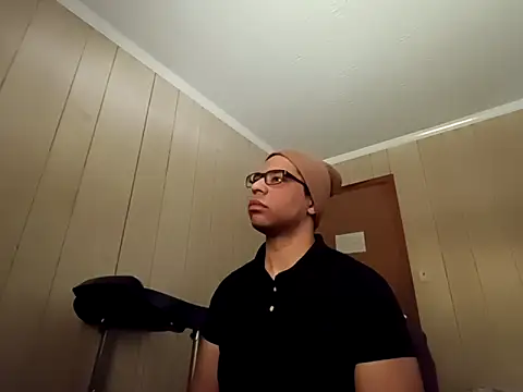 Snapshot of NaturalBeautyQueen chatting on 04-01-26, 04:04 NaturalBeautyQueen online show from 04-01-26, 04:04