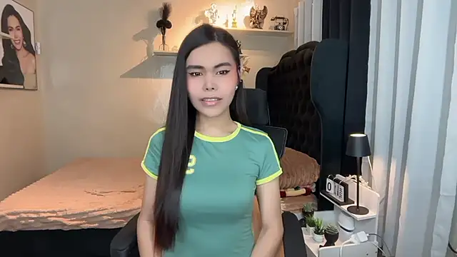 Snapshot of Princess_Material chatting on 06-20-26, 07:11 Princess Material online show from 06-20-26, 07:11