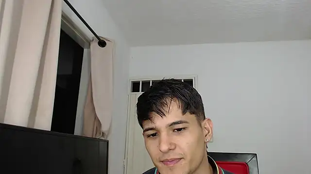 Snapshot of Alex_mojica chatting on 10-10-25, 05:06 Alex mojica online show from 10-10-25, 05:06