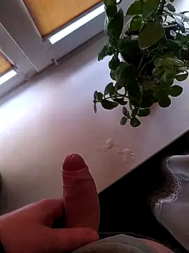 Snapshot of Mumuska chatting on 10-18-25, 02:07 Mumuska online show from 10-18-25, 02:07