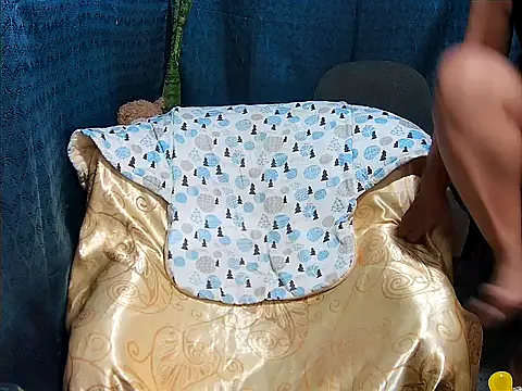 Snapshot of FlowerSexy chatting on 11-01-25, 10:17 FlowerSexy online show from 11-01-25, 10:17