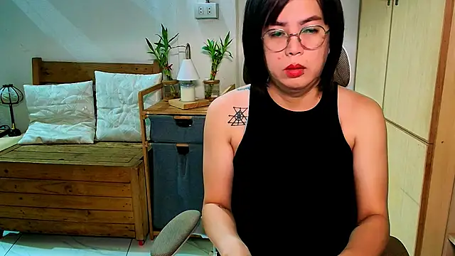 Snapshot of moriliciousxxx chatting on 05-25-26, 10:49 moriliciousxxx online show from 05-25-26, 10:49
