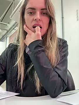 Snapshot of SweetGraciosa chatting on 09-26-25, 03:27 SweetGraciosa online show from 09-26-25, 03:27