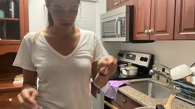 prettyykitty22 online show from 05-02-26, 02:05