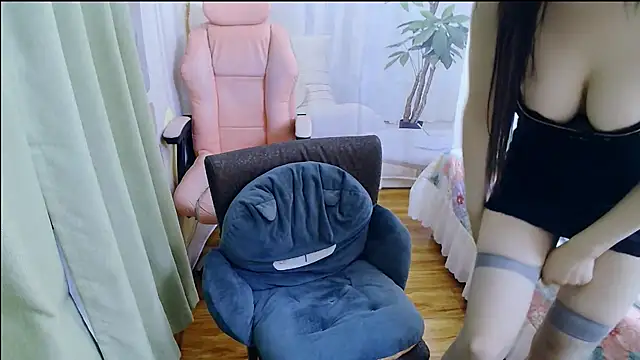 Winnie-01 online show from 04-28-26, 02:21