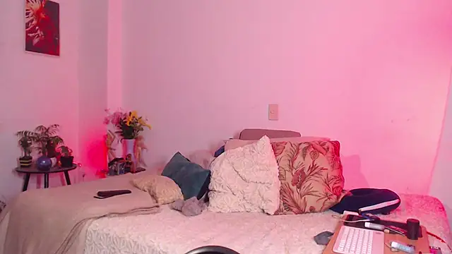 Snapshot of Theevae chatting on 11-22-25, 03:49 Theevae online show from 11-22-25, 03:49