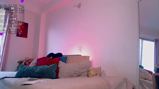 Snapshot of Theevae chatting on 12-18-25, 10:16 Theevae online show from 12-18-25, 10:16