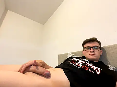 Snapshot of Eternelfrisson chatting on 09-27-25, 04:34 Eternelfrisson online show from 09-27-25, 04:34